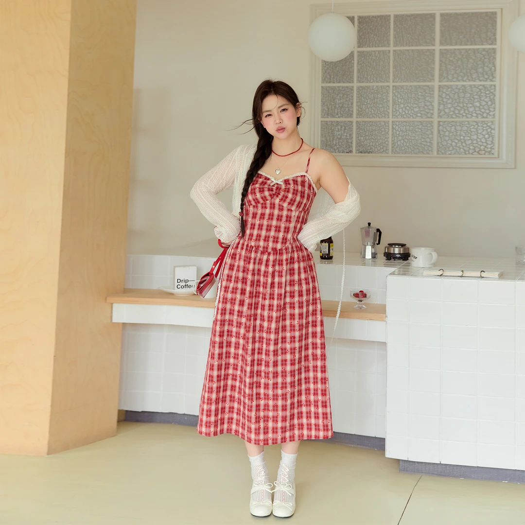 张大人【花朝半月】大码女装微胖妹妹简约开衫洋气红格纹吊带连衣裙