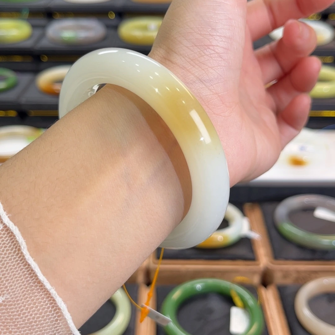 和田玉未镶嵌手镯羊脂白底黄糖