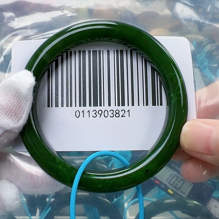 *****和田玉手镯未镶嵌微瑕5556