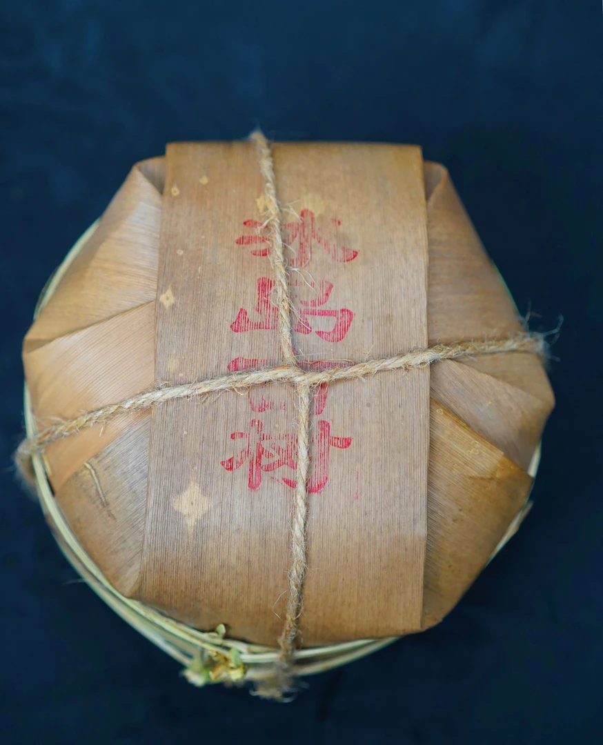 2004年【冰岛古树】纯正冰岛古树原料陶醉的花蜜香普洱生茶1000g