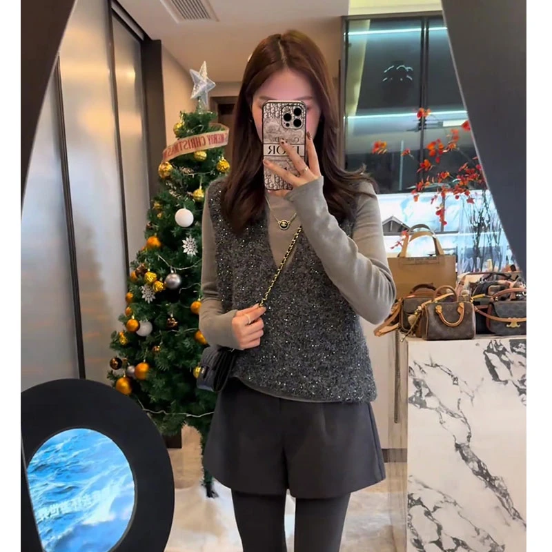 灰色深v领重工亮闪闪针织马甲女秋冬外搭叠穿高级感毛衣背心上衣