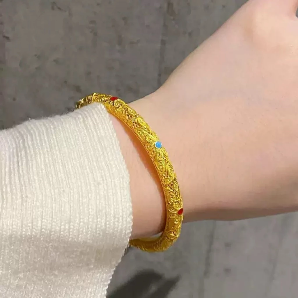 铜合金手镯 新中式宫廷风镂空花丝金色传承皇后手镯爆款精致手镯