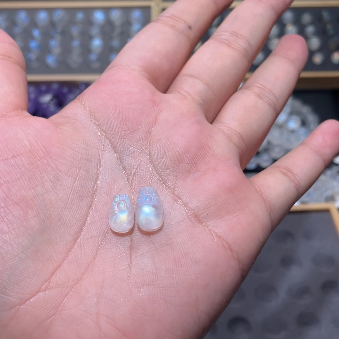 八***女未镶嵌颈饰长石马岛貔貅提溜两颗