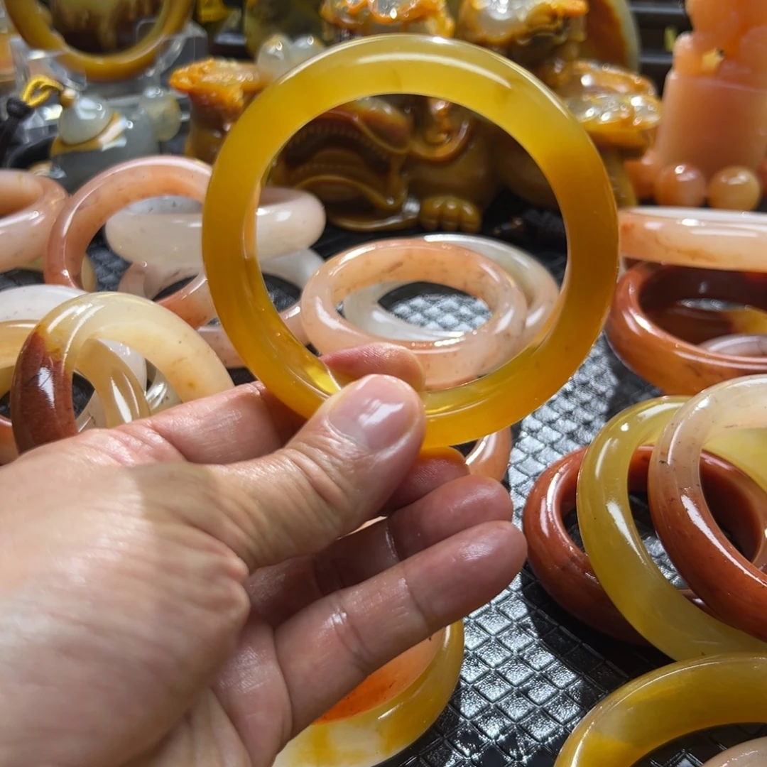 石英质玉未镶嵌颈饰