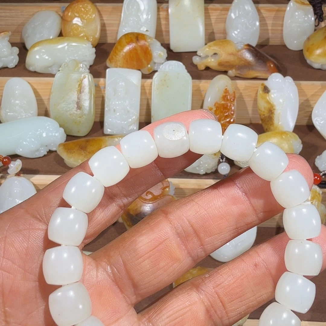 奥****和田玉未镶嵌手链