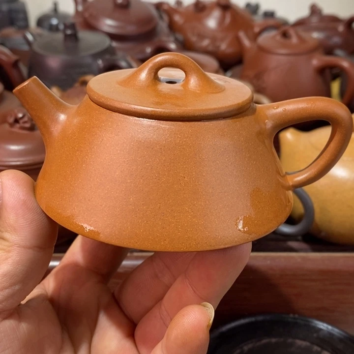 紫砂茶壶郝****）精工制作