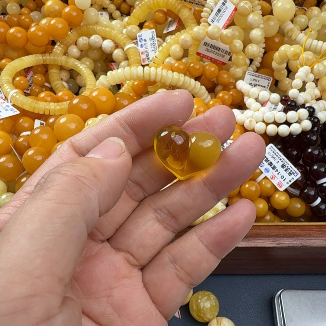 琥珀未镶嵌珠宝奇石