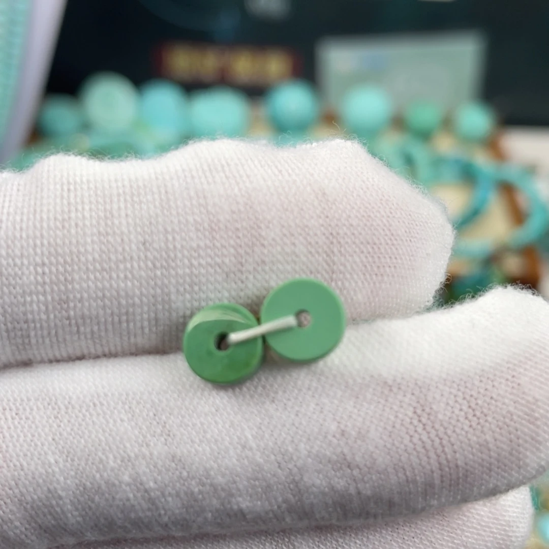 绿松石未镶嵌颈饰