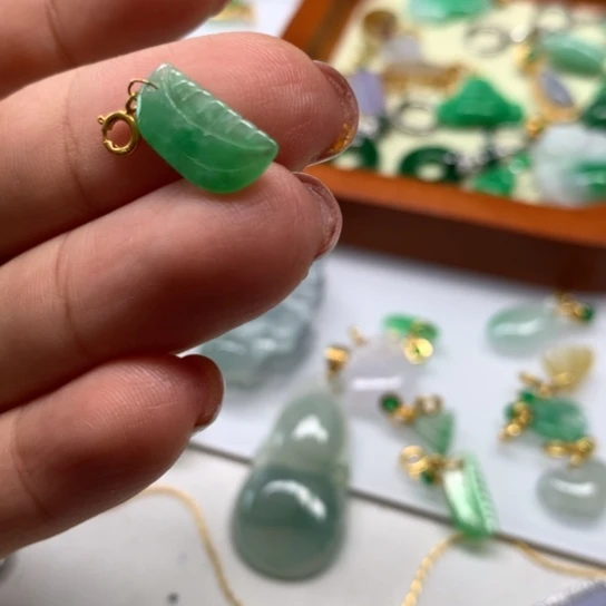 翡翠颈饰18K金镶嵌翡翠