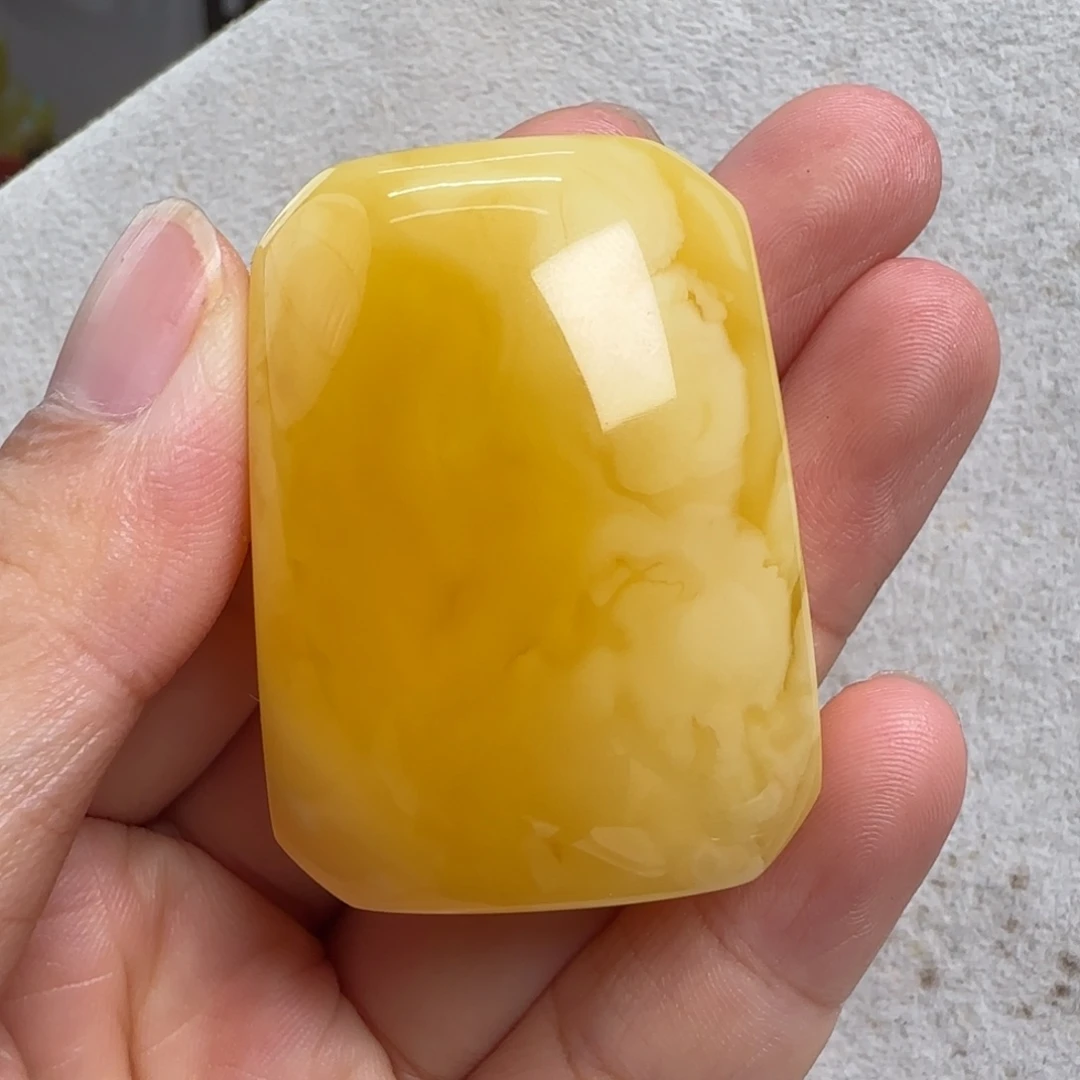 蜜蜡未镶嵌珠宝奇石