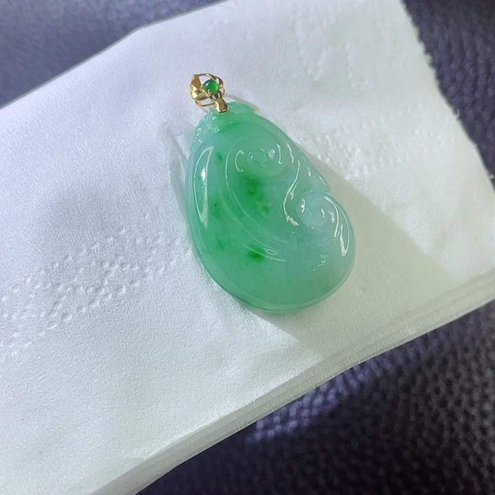 翡翠颈饰18K金镶嵌翡翠