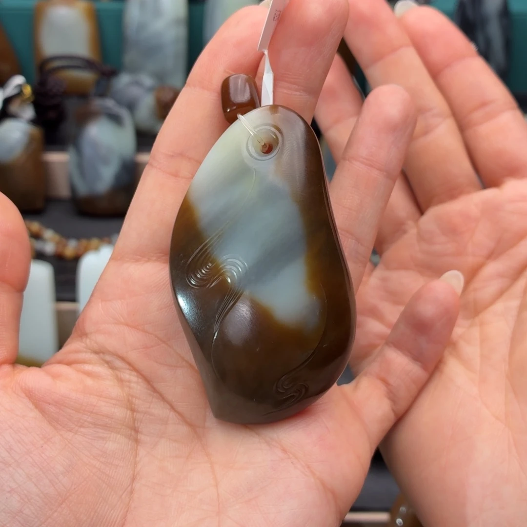 谁***君和田玉未镶嵌颈饰