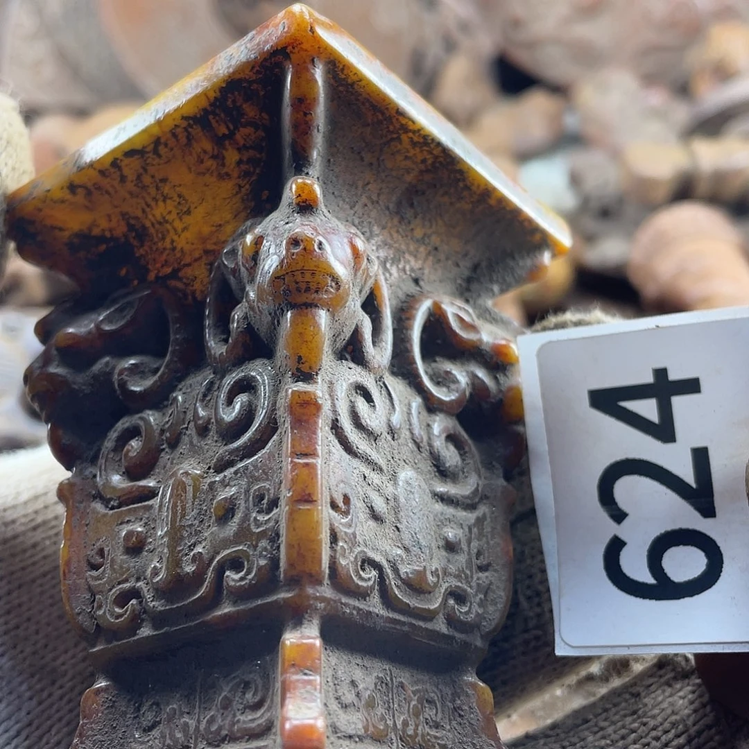 和田玉（糖玉）未镶嵌挂件