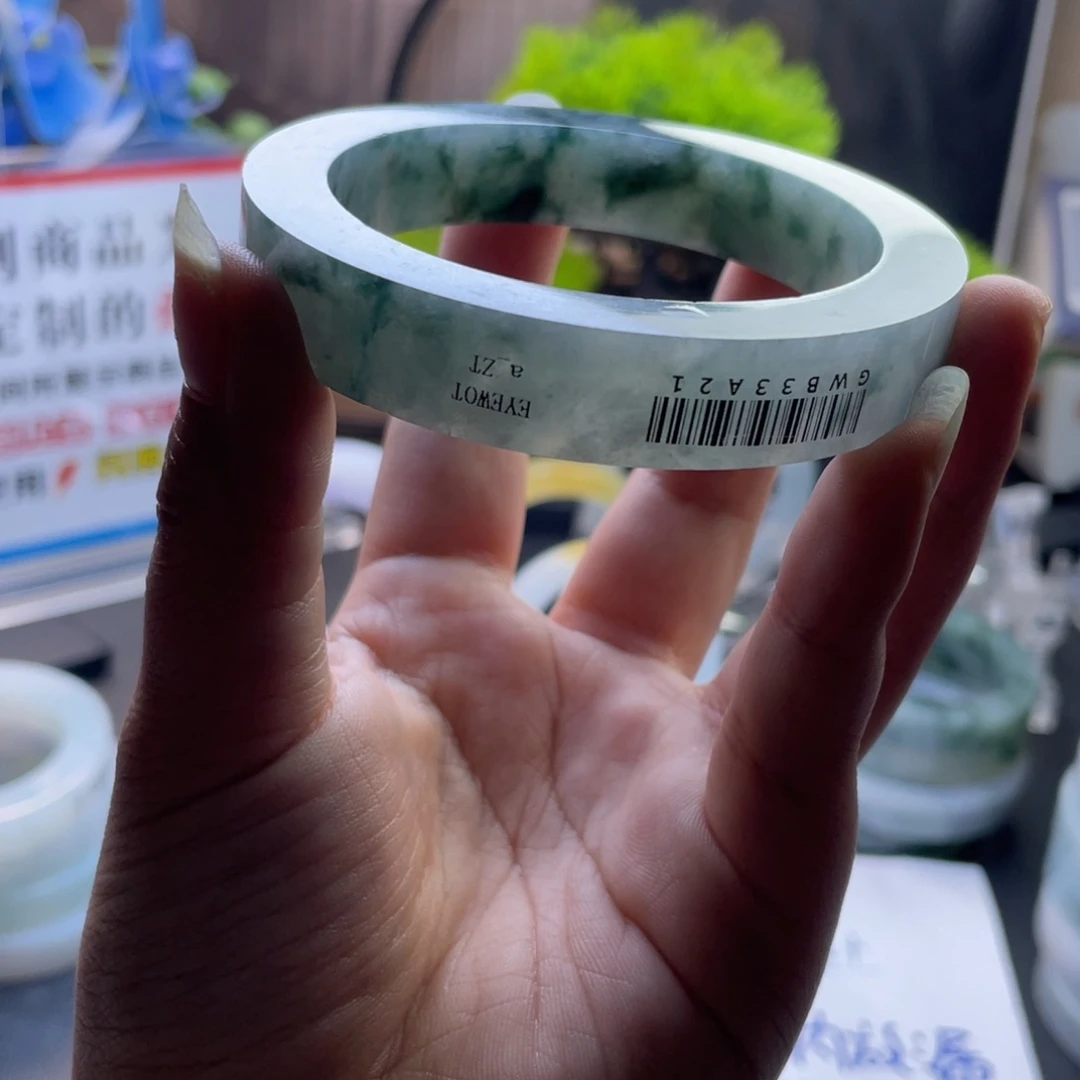 秋***歌未镶嵌定制翡翠翡翠手镯