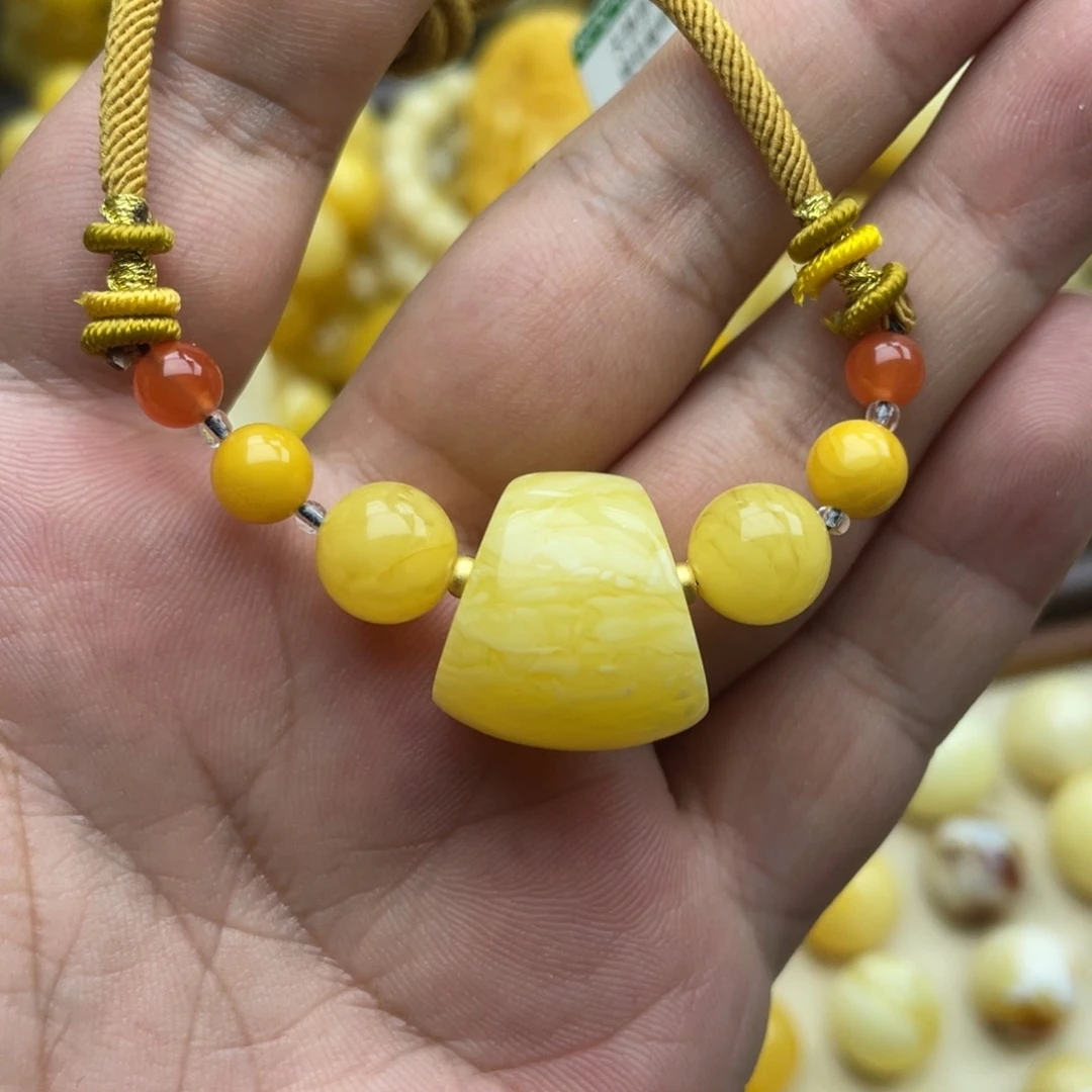 琥珀未镶嵌颈饰琥珀蜜蜡