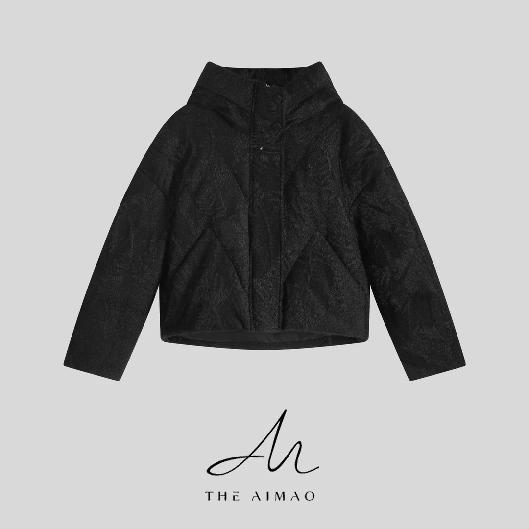 【THE AIMAO】“凛冬美学”提花拉毛防钻绒90白鹅绒羽绒服XYX83098