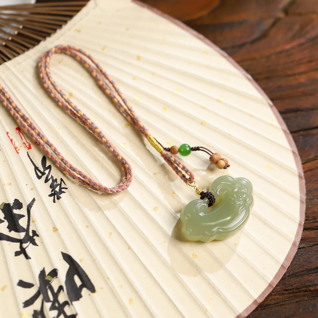 【情愫】和田玉平安如意锁吊坠· 18K金· 带平安扣编绳· DZ254212