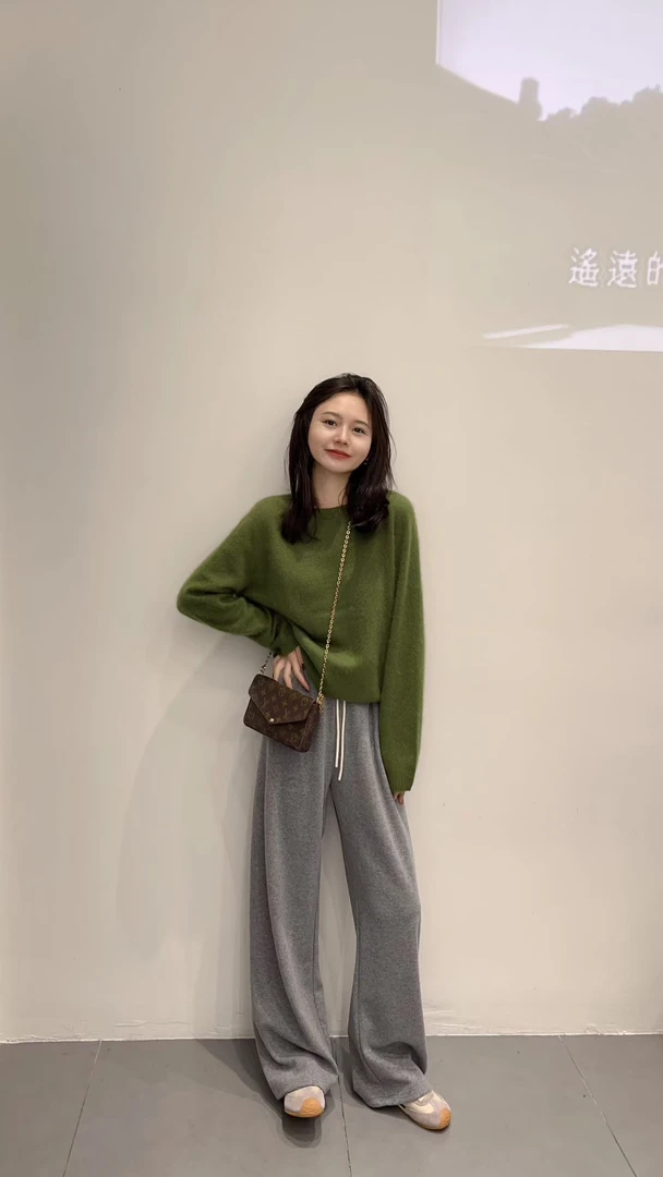 秋季新款针织女常规圆领长袖毛针织衫百搭老钱风运动宽松休闲裤女