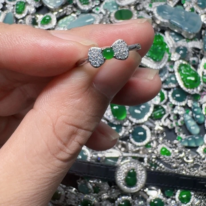 翡翠未镶嵌颈饰天然A货翡翠放漏