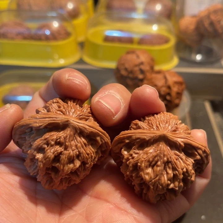 文玩核桃把件天*虎头