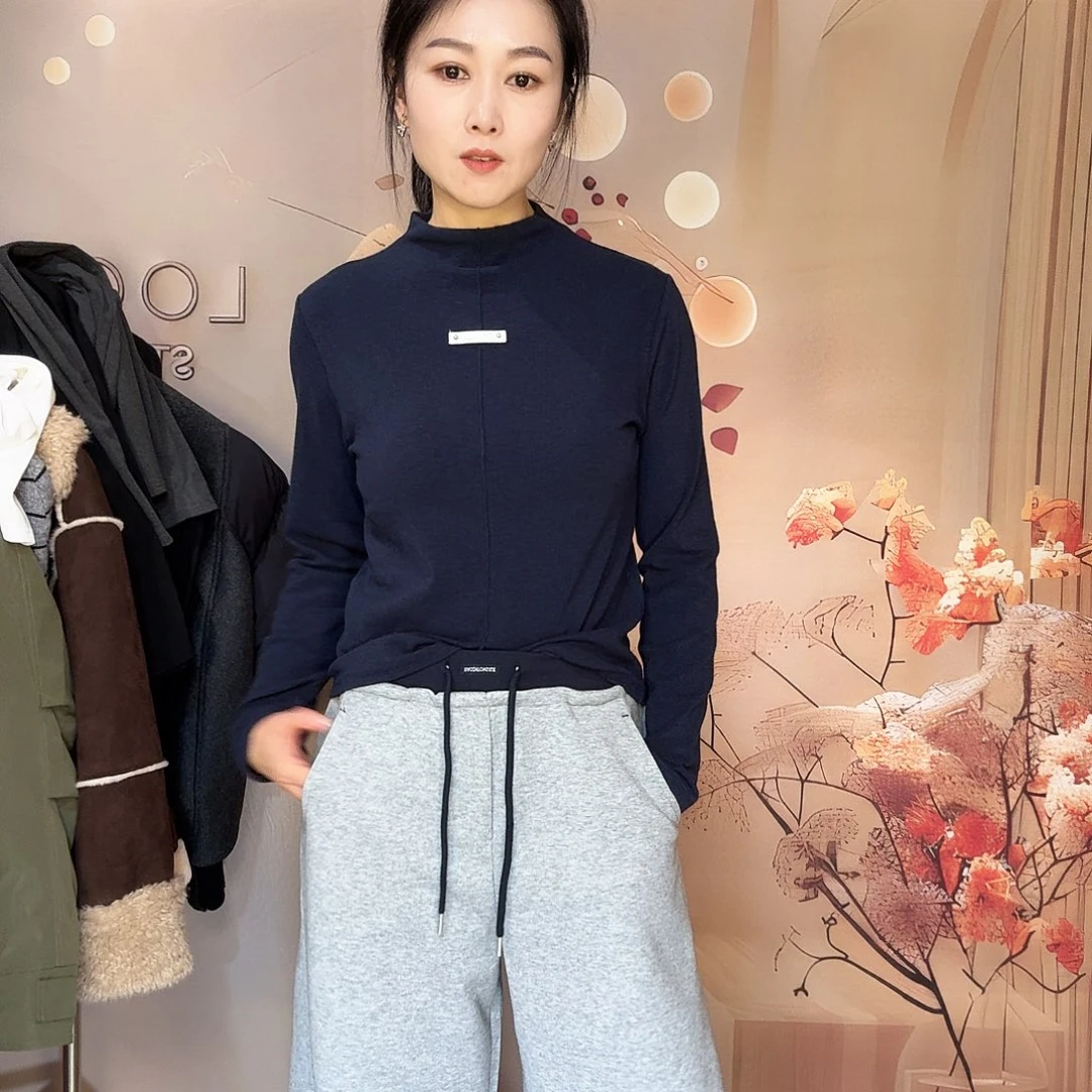 藏蓝色半高领打底