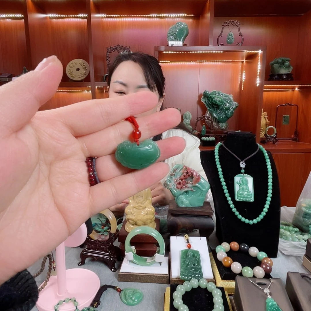 密玉（石英质玉）颈饰未镶嵌小*漫