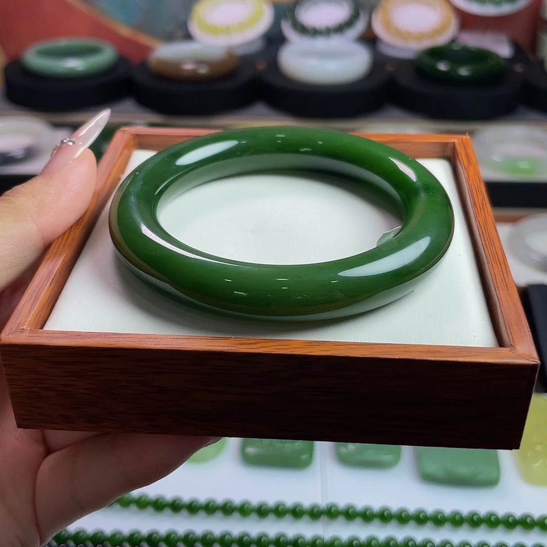 未镶嵌手镯和田玉·菠菜绿手镯