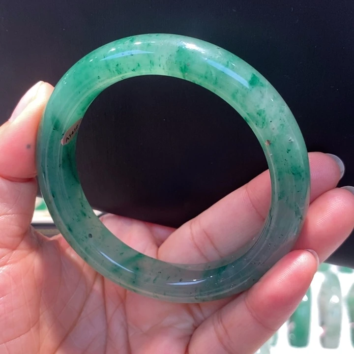 石英质玉（非洲翠）未镶嵌手镯