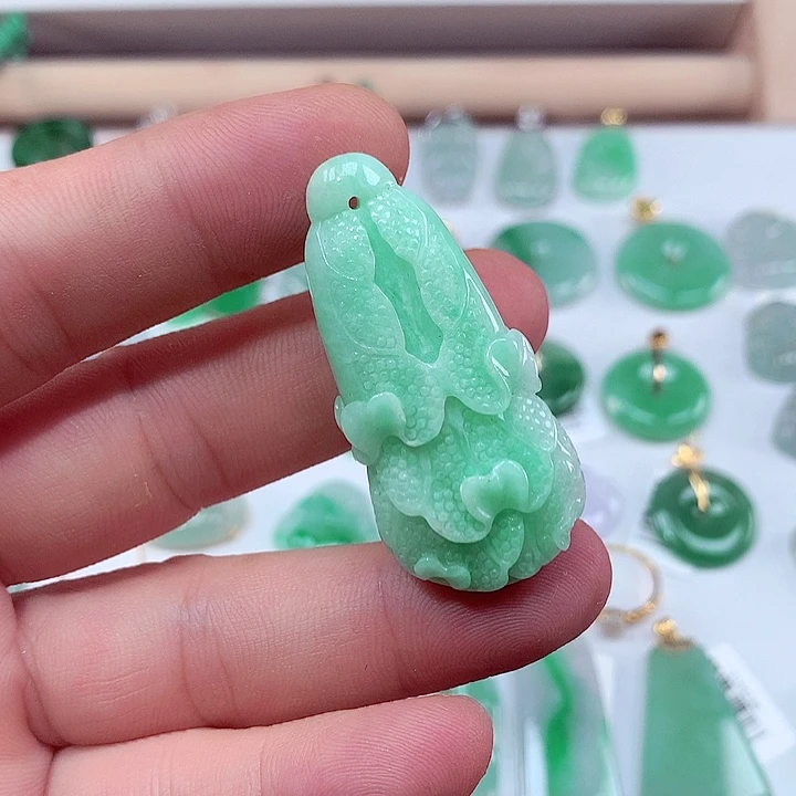 颈饰未镶嵌翡翠吊坠