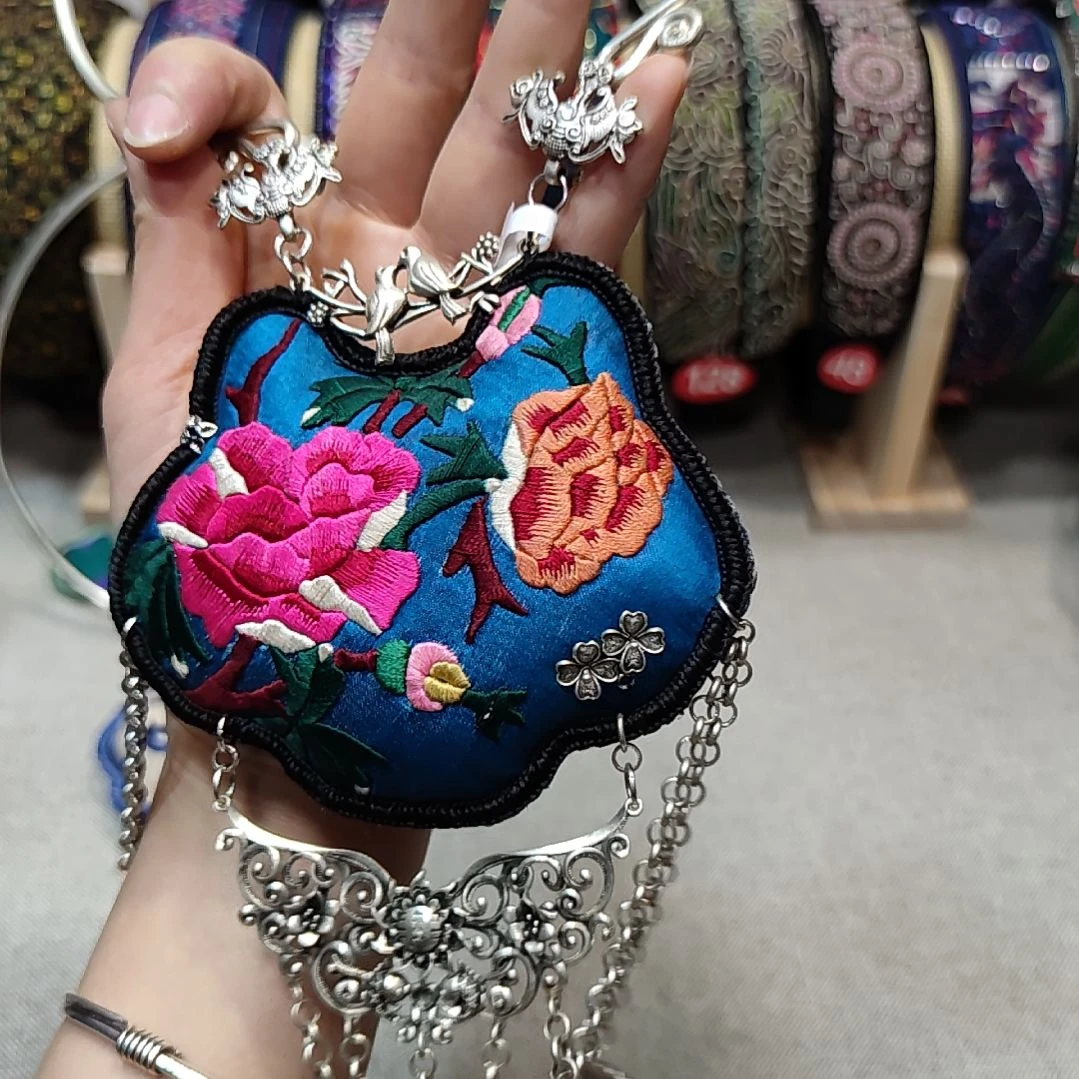 福***俊刺绣手工刺绣老绣项链