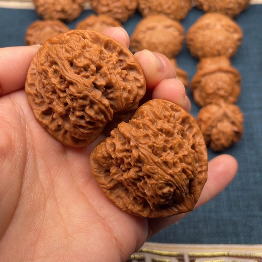 把件文玩核桃42红皮老树三角疆