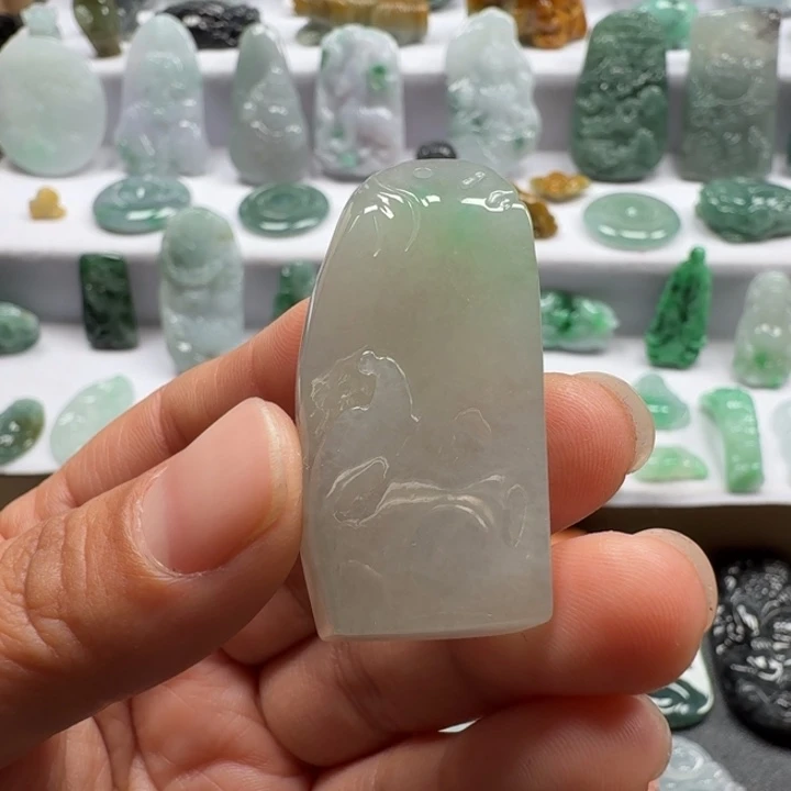 小***爱翡翠未镶嵌颈饰翡翠