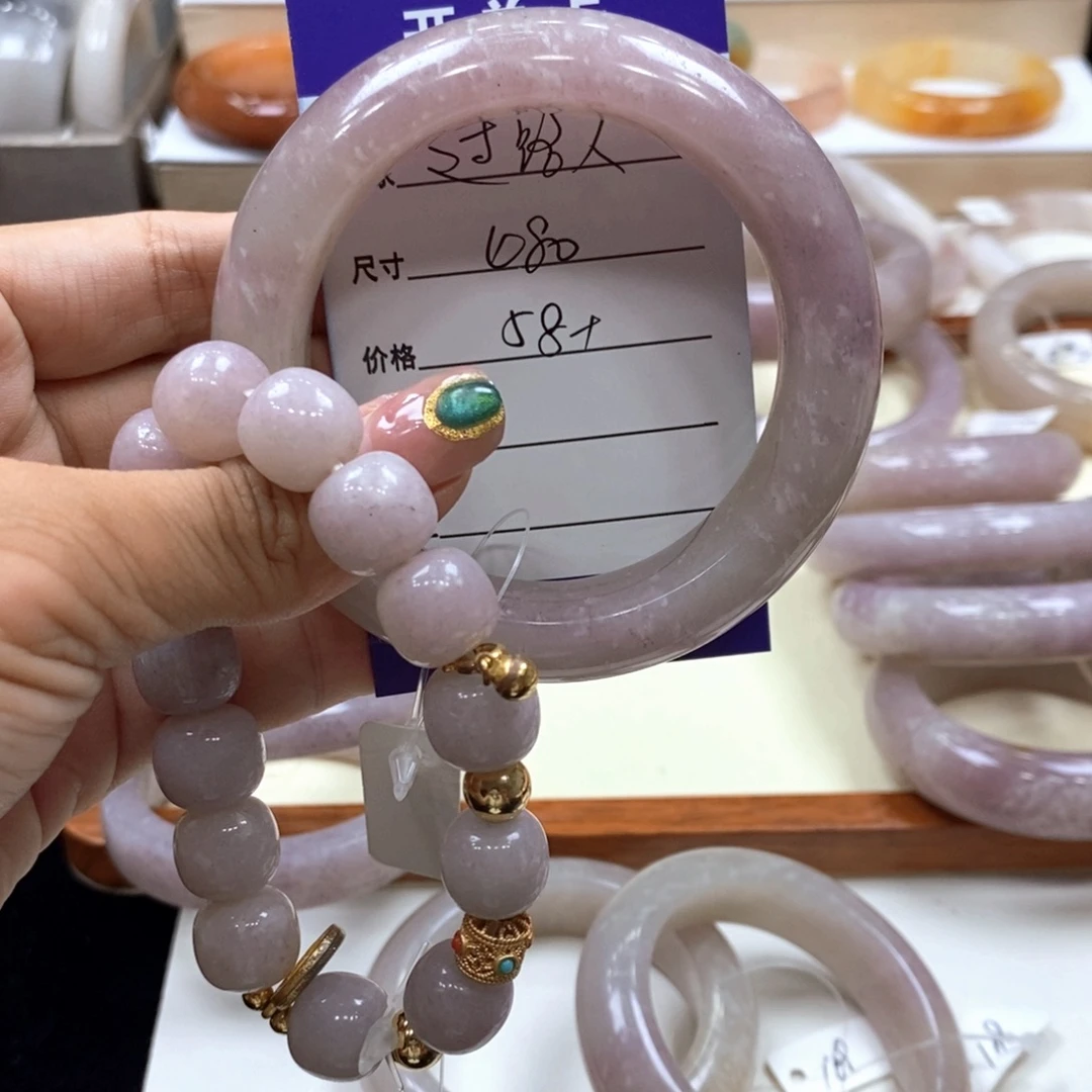 过***人石英岩玉手镯未镶嵌