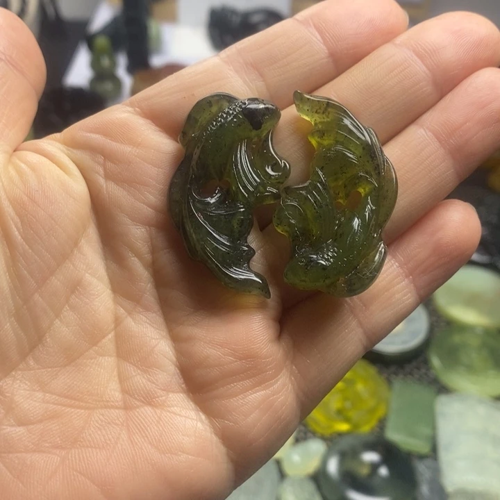 合金蛇纹石玉颈饰