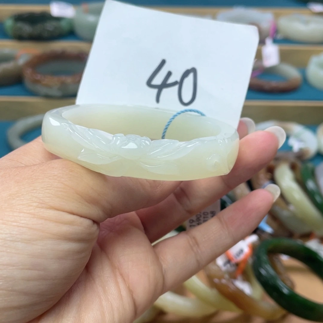 未镶嵌手镯（贵妃镯）和田玉圈口56