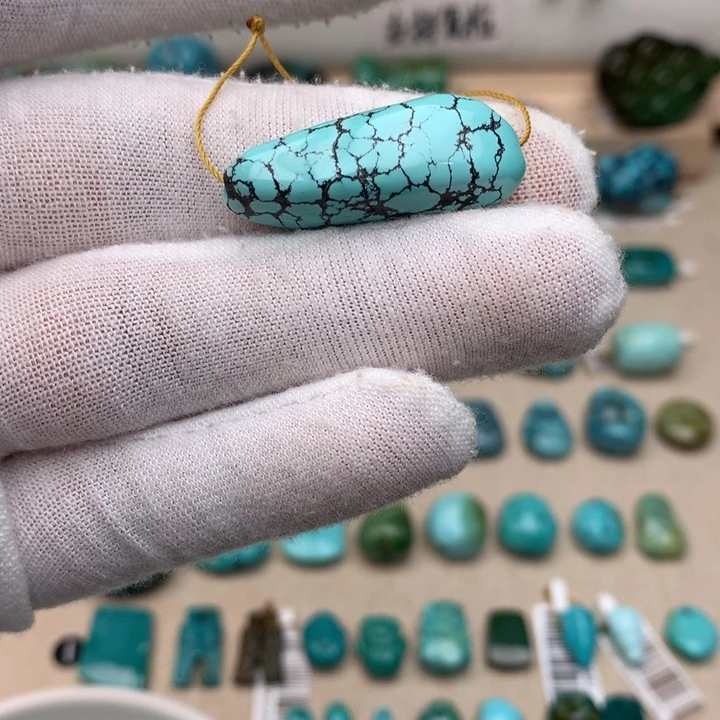 绿松石未镶嵌珠宝奇石