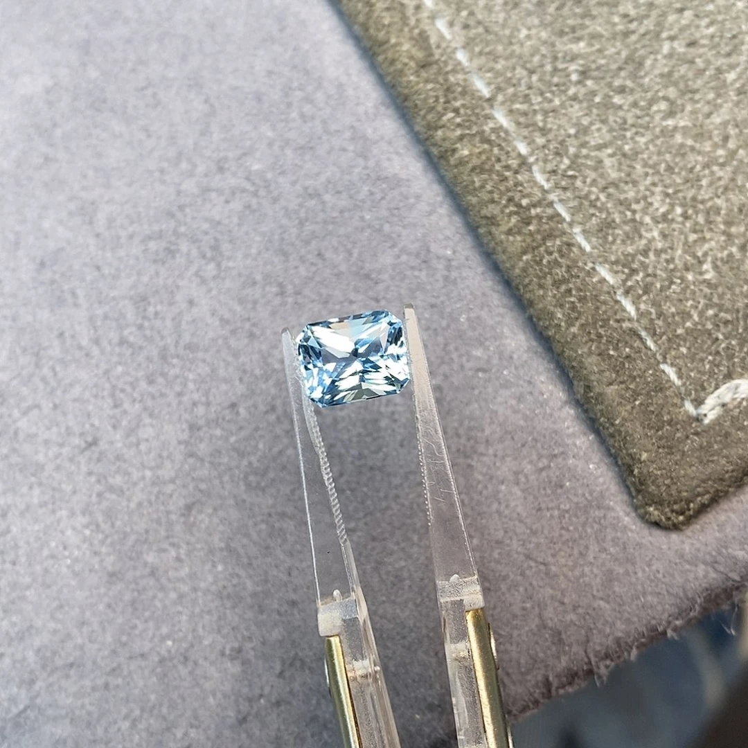 笔搁未镶嵌海蓝宝石2.46ct 圣玛利亚