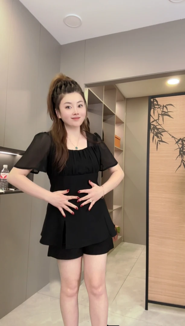 2025夏季新款时尚修身洋气9311胸前掐褶拼纱套装