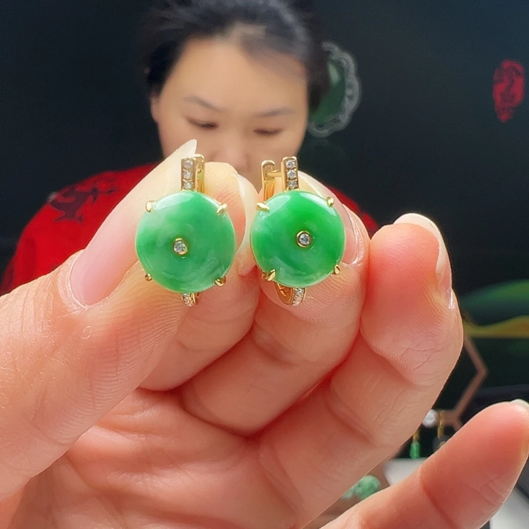 翡翠18K金镶嵌耳饰韩****）天然翡翠