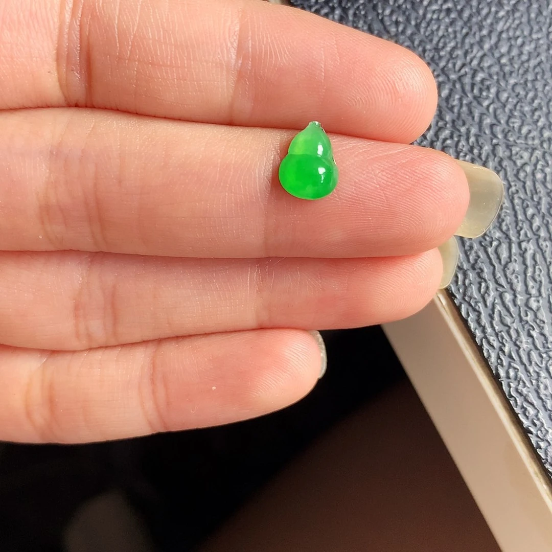 翡翠未镶嵌项链葫芦