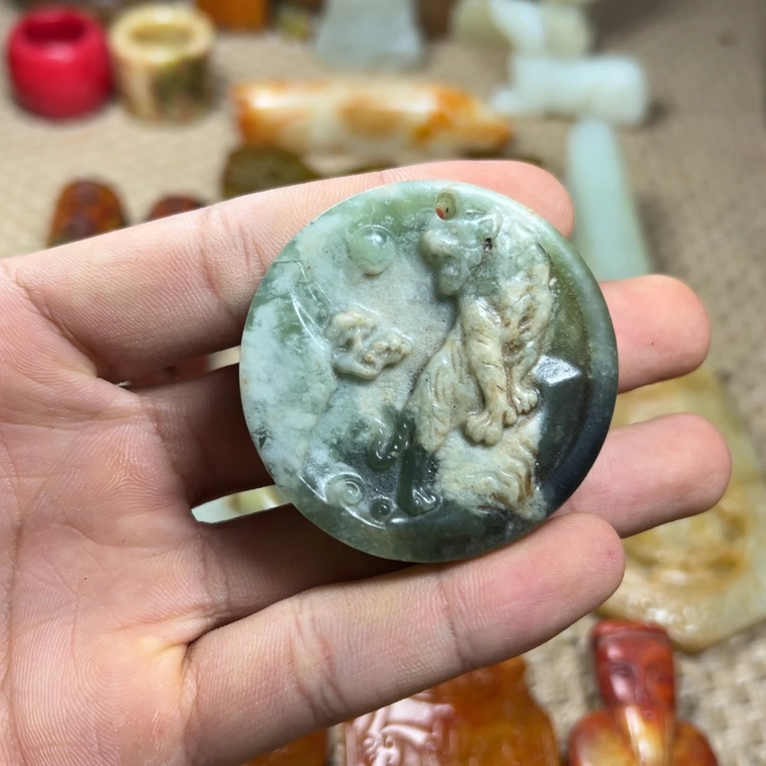 未镶嵌蛇纹石玉颈饰