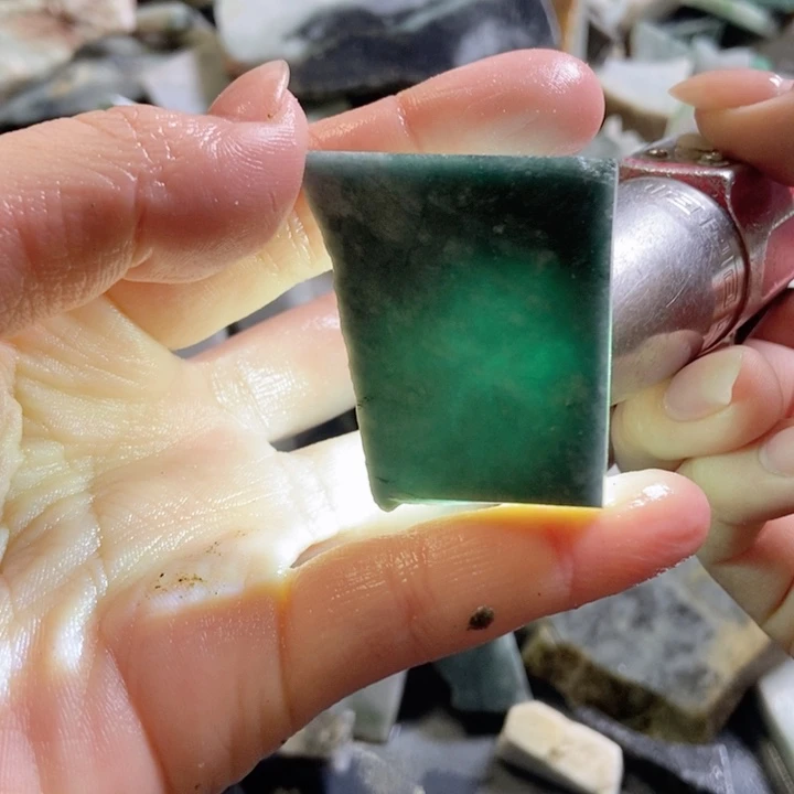 翡翠颈饰未镶嵌天然翡翠