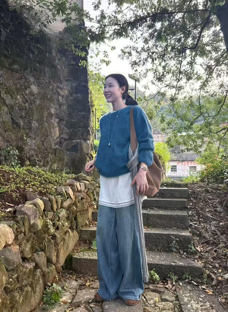 2025秋季新款韩系慵懒风蓝色长袖圆领针织衫女毛衣显瘦上衣牛仔裤