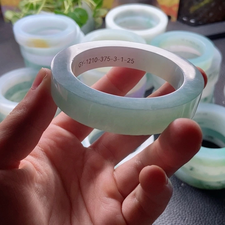 ****️定制翡翠未镶嵌翡翠手镯
