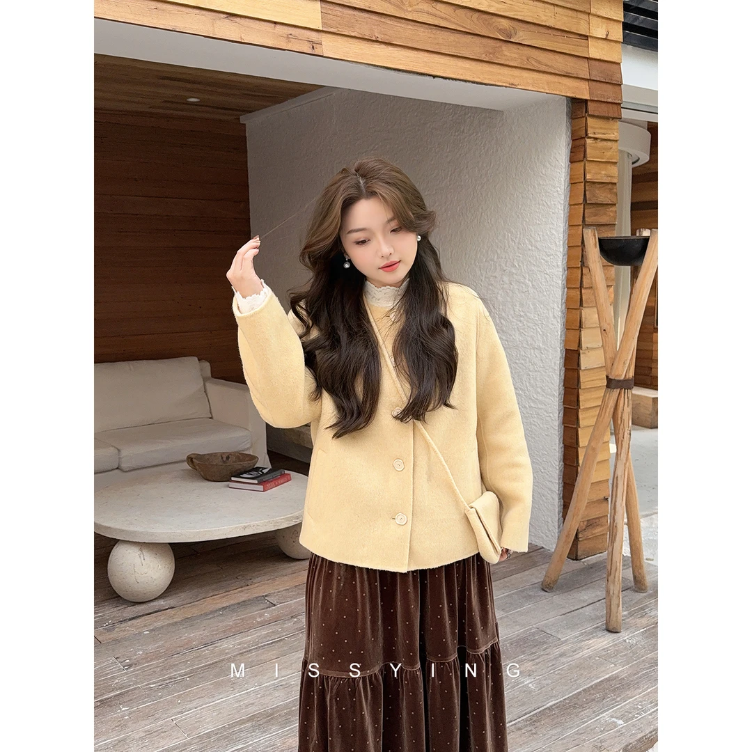 应小姐【杏仁风铃】微胖大码女装宽松显瘦设计气质双面呢正肩短外套