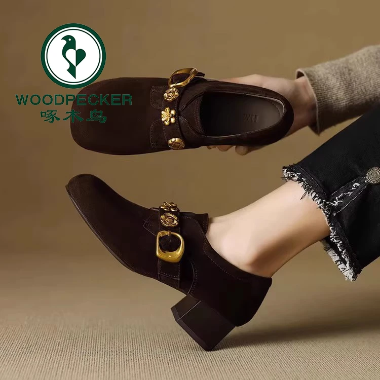 啄木鸟2025新款圆头新款水钻乐福鞋女2025跟磨砂皮中法式深口粗跟