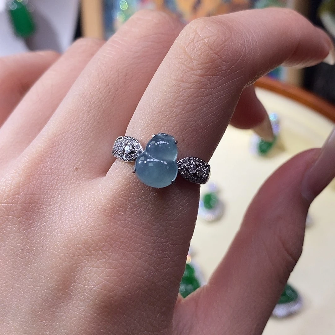 翡翠未镶嵌颈饰葫芦戒指