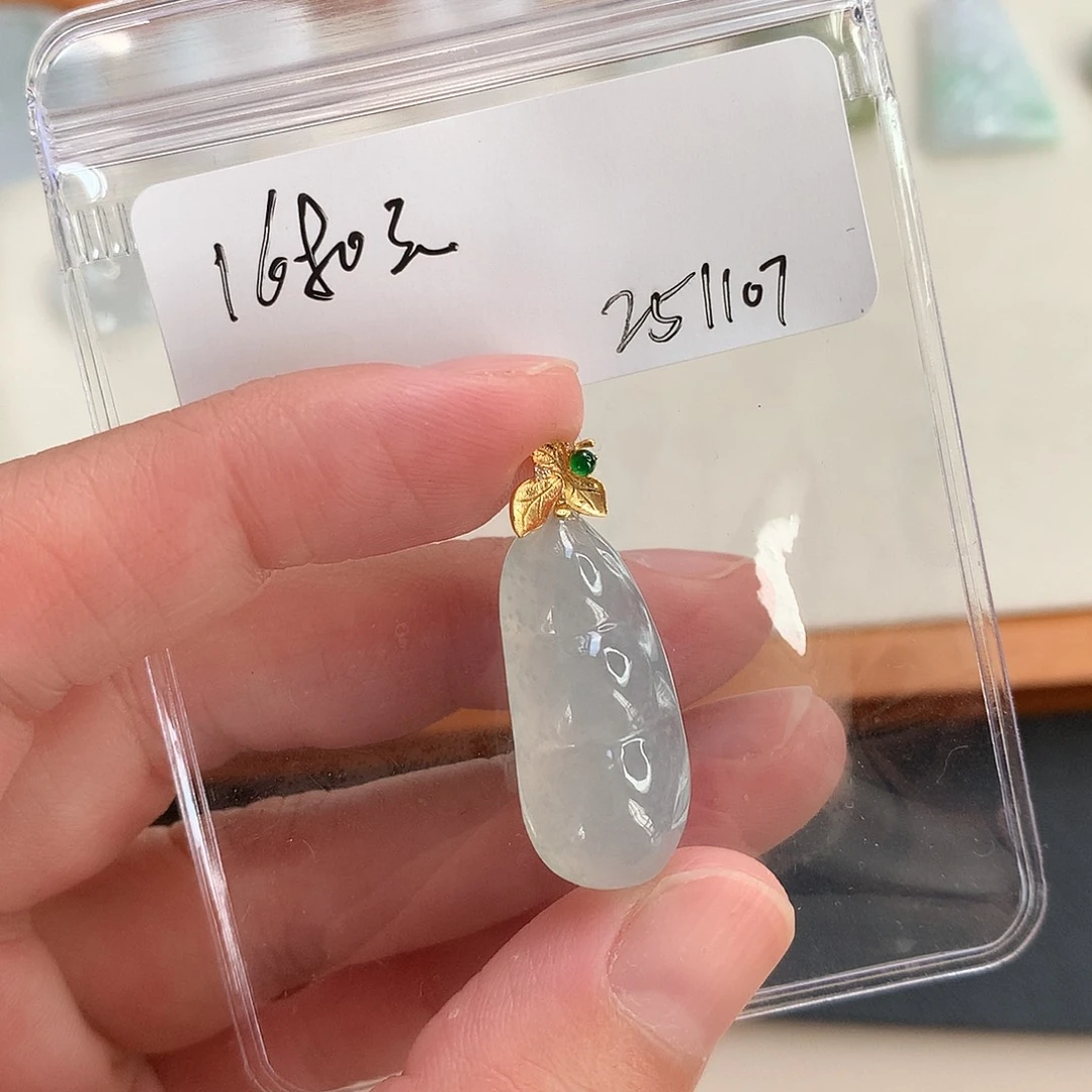 翡翠未镶嵌颈饰瓜