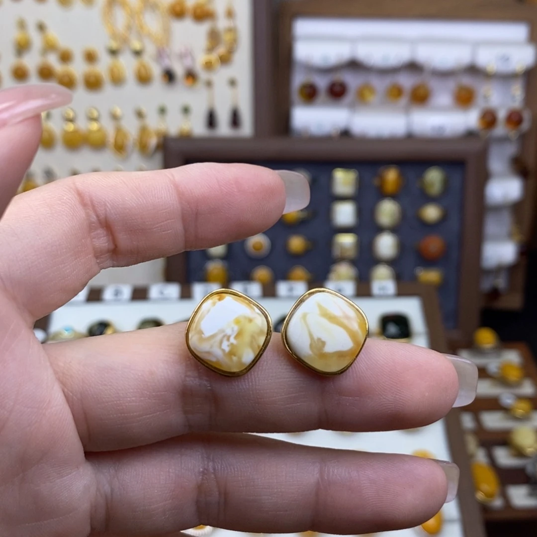 裸石琥珀未镶嵌成品