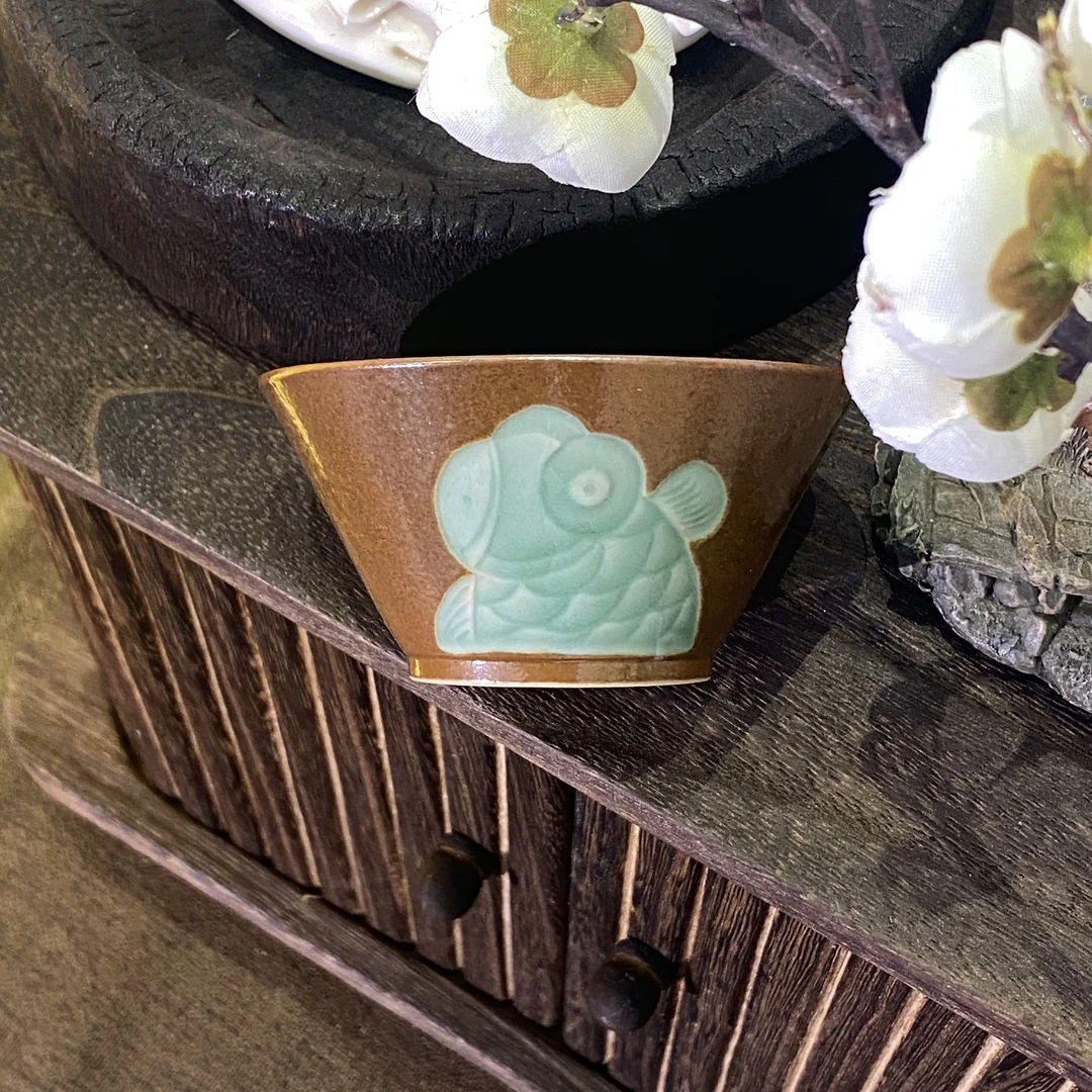 四海【龙泉青瓷鱼纹斗笠杯】柴窑烧高温瓷主人杯茶杯容量50ml